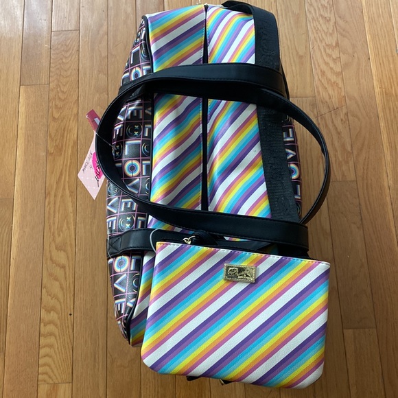 NEW Betsy Johnson LOVE LB Cruis Travel Tote - Picture 3 of 8